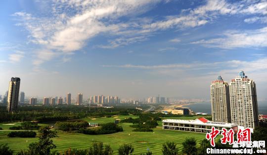 图为烟台高新区海滨景色。　蔡红文　摄