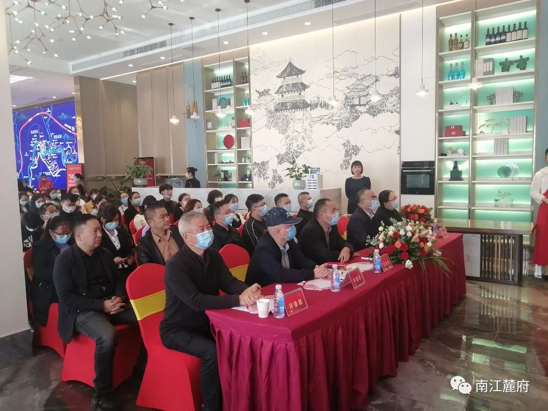 b5fb6de2fd7ba0700f36bbafd78fa96.jpg 图片